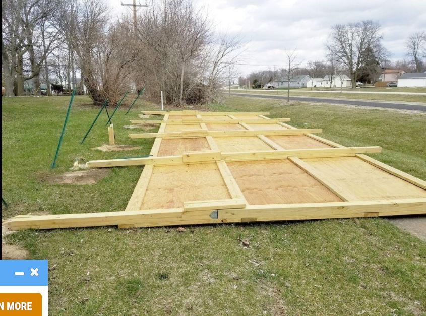 Lexington, IL: Wind bläst erstes Wandbild im Ort um