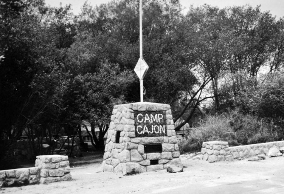 Camp Cajon CA: Monument Wiederaufbau