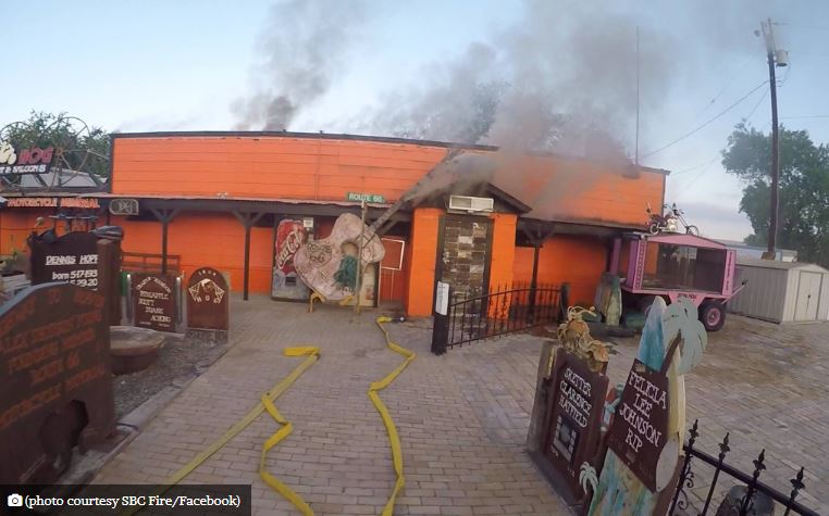 Oro Grande CA: Feuer im ”Iron Hogg Saloon“